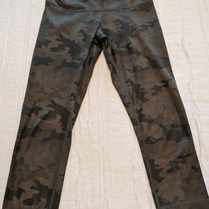 Lululemon crop camo leggings